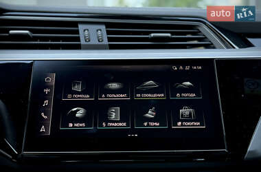 Позашляховик / Кросовер Audi e-tron 2022 в 