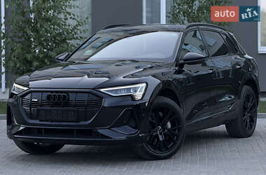 Позашляховик / Кросовер Audi e-tron 2022 в 