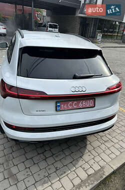 Внедорожник / Кроссовер Audi e-tron 2021 в 
