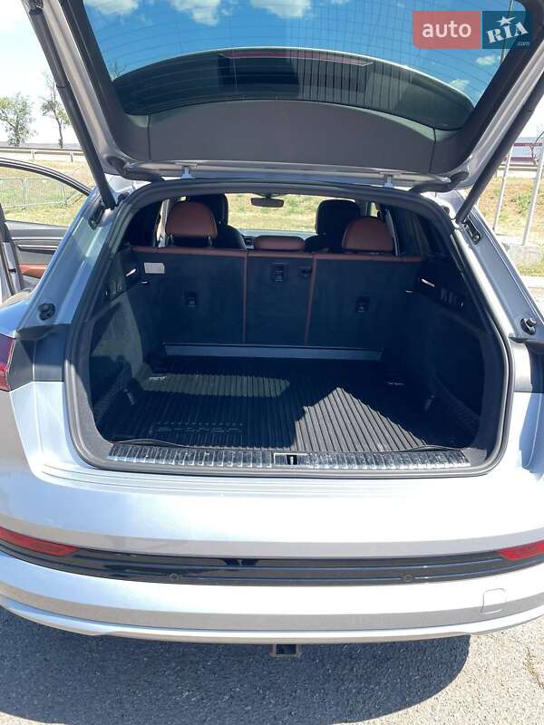 Внедорожник / Кроссовер Audi e-tron 2019 в Одессе фото 13 Внедорожник / Кроссовер Audi e-tron 2019 в Одессе