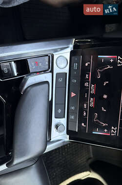 Внедорожник / Кроссовер Audi e-tron 2019 в 