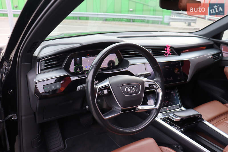 Позашляховик / Кросовер Audi e-tron 2019 в Києві фото 15 Позашляховик / Кросовер Audi e-tron 2019 в Києві