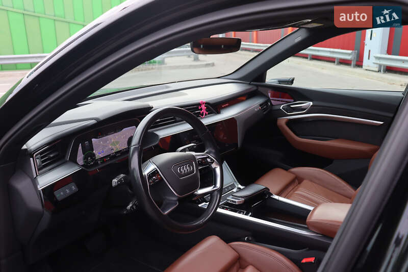 Позашляховик / Кросовер Audi e-tron 2019 в Києві фото 16 Позашляховик / Кросовер Audi e-tron 2019 в Києві