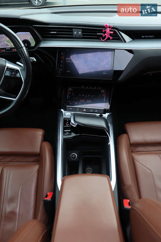 Позашляховик / Кросовер Audi e-tron 2019 в Києві фото 24 Позашляховик / Кросовер Audi e-tron 2019 в Києві