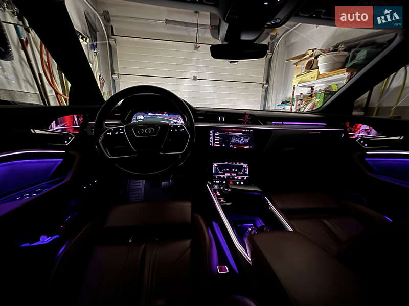 Позашляховик / Кросовер Audi e-tron 2019 в Києві фото 36 Позашляховик / Кросовер Audi e-tron 2019 в Києві
