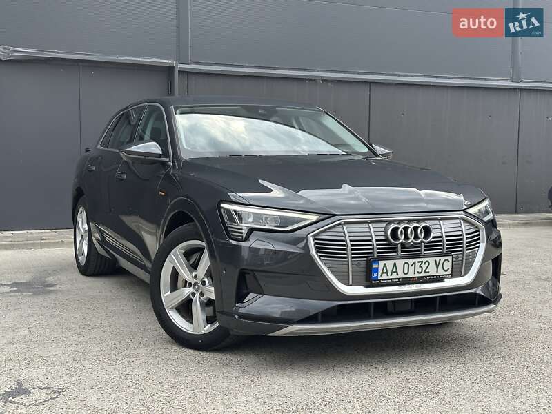 Внедорожник / Кроссовер Audi e-tron 2019 в Киеве