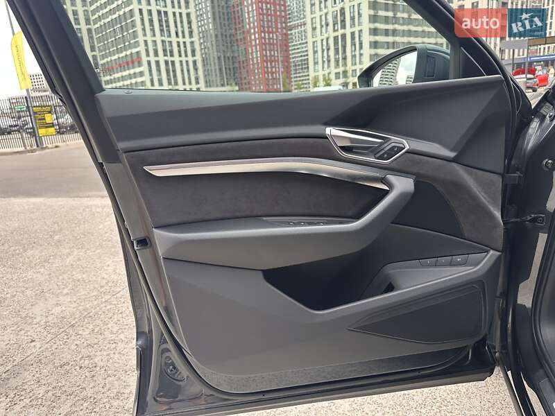 Внедорожник / Кроссовер Audi e-tron 2019 в Киеве