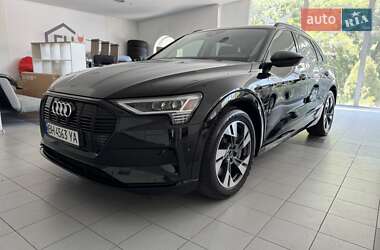 Внедорожник / Кроссовер Audi e-tron 2021 в 