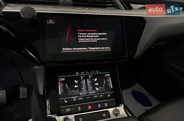 Внедорожник / Кроссовер Audi e-tron 2021 в 