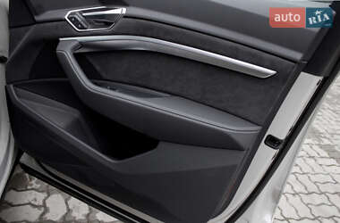 Внедорожник / Кроссовер Audi e-tron 2021 в 