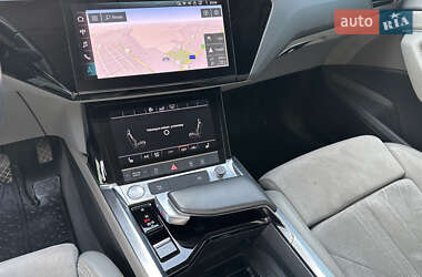 Внедорожник / Кроссовер Audi e-tron 2019 в 