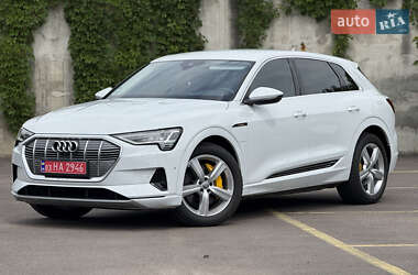 Внедорожник / Кроссовер Audi e-tron 2021 в 