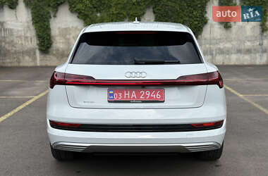 Внедорожник / Кроссовер Audi e-tron 2021 в 
