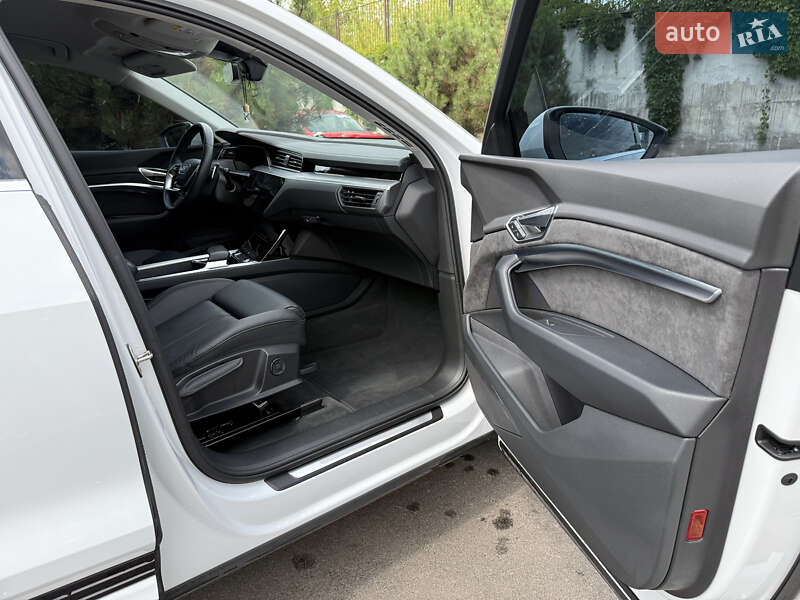 Внедорожник / Кроссовер Audi e-tron 2021 в Ровно