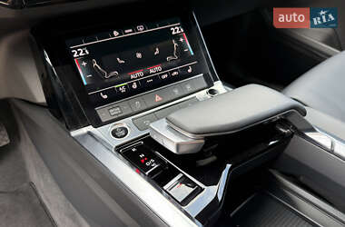 Внедорожник / Кроссовер Audi e-tron 2021 в 