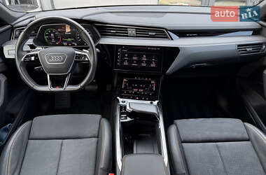 Внедорожник / Кроссовер Audi e-tron 2022 в 