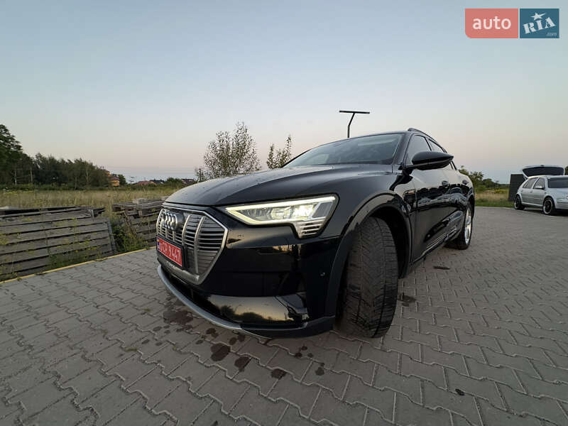 Позашляховик / Кросовер Audi e-tron 2019 в Радехові