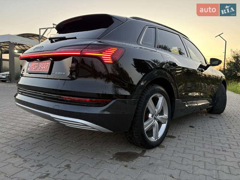 Позашляховик / Кросовер Audi e-tron 2019 в Радехові