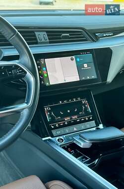 Внедорожник / Кроссовер Audi e-tron 2021 в 