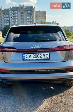 Внедорожник / Кроссовер Audi e-tron 2021 в 