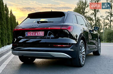 Внедорожник / Кроссовер Audi e-tron 2022 в 