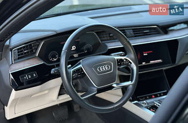Внедорожник / Кроссовер Audi e-tron 2022 в 