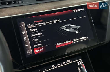 Внедорожник / Кроссовер Audi e-tron 2022 в 