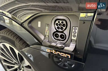 Внедорожник / Кроссовер Audi e-tron 2022 в 