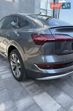 Внедорожник / Кроссовер Audi e-tron 2020 в 