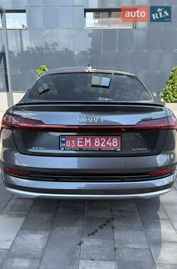Внедорожник / Кроссовер Audi e-tron 2020 в 