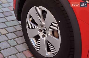 Позашляховик / Кросовер Audi e-tron 2021 в 