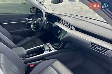 Внедорожник / Кроссовер Audi e-tron 2021 в 