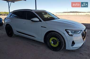 Внедорожник / Кроссовер Audi e-tron 2021 в 