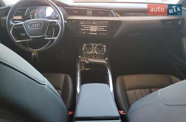 Внедорожник / Кроссовер Audi e-tron 2021 в 