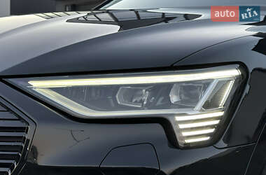 Позашляховик / Кросовер Audi e-tron 2023 в 