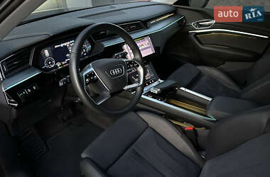 Позашляховик / Кросовер Audi e-tron 2023 в 