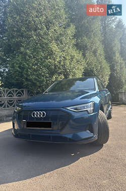 Внедорожник / Кроссовер Audi e-tron 2019 в 
