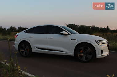 Внедорожник / Кроссовер Audi e-tron 2021 в 