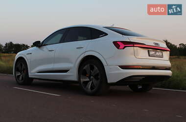Внедорожник / Кроссовер Audi e-tron 2021 в 