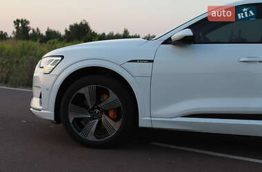 Внедорожник / Кроссовер Audi e-tron 2021 в 