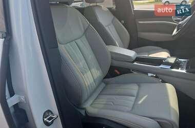 Внедорожник / Кроссовер Audi e-tron 2022 в 
