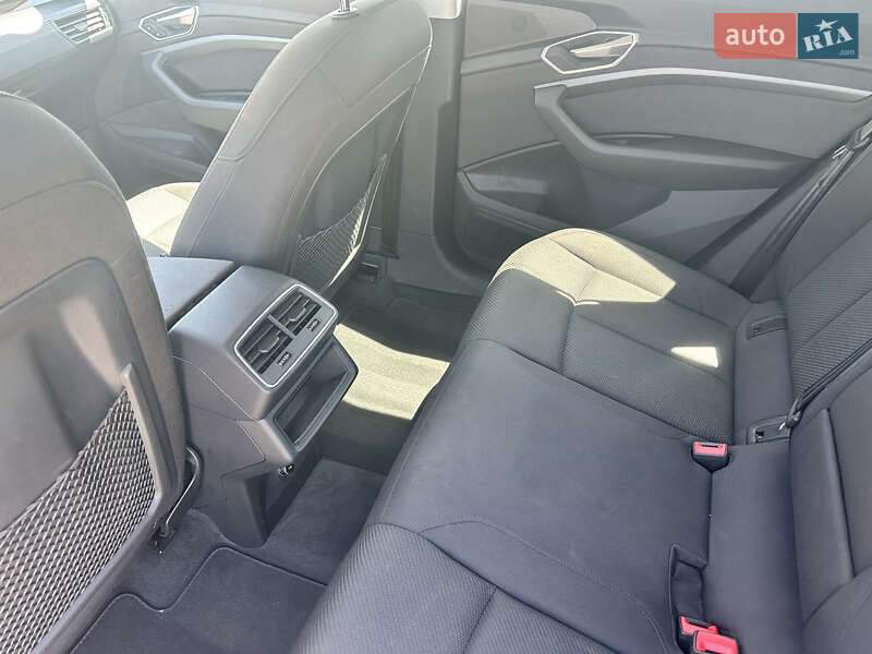 Внедорожник / Кроссовер Audi e-tron 2020 в Иршаве фото 12 Внедорожник / Кроссовер Audi e-tron 2020 в Иршаве