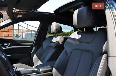 Внедорожник / Кроссовер Audi e-tron 2022 в 