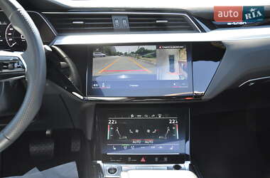 Внедорожник / Кроссовер Audi e-tron 2022 в 