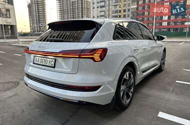 Внедорожник / Кроссовер Audi e-tron 2020 в 