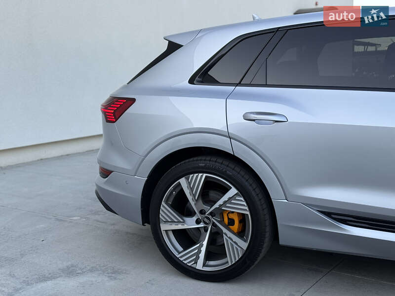 Внедорожник / Кроссовер Audi e-tron 2022 в Киеве