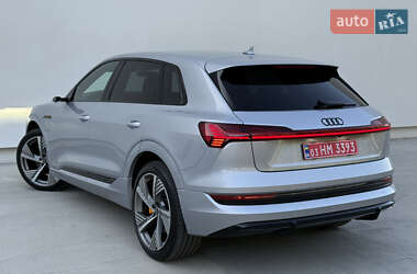 Внедорожник / Кроссовер Audi e-tron 2022 в 