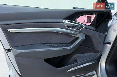 Внедорожник / Кроссовер Audi e-tron 2022 в 