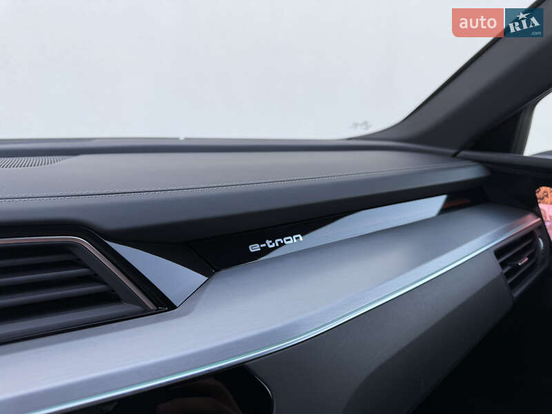 Внедорожник / Кроссовер Audi e-tron 2022 в Киеве