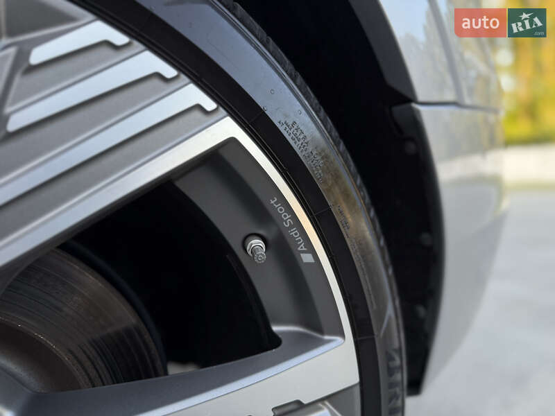 Внедорожник / Кроссовер Audi e-tron 2022 в Киеве